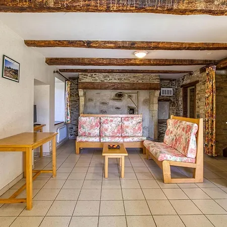 4 Bedroom Stunning In D Mandailles Holiday home Castelnau-de-Mandailles