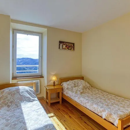 Holiday home 4 Bedroom Stunning In D Mandailles *